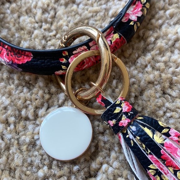 Bracelet Keychain - Picture 5 of 7